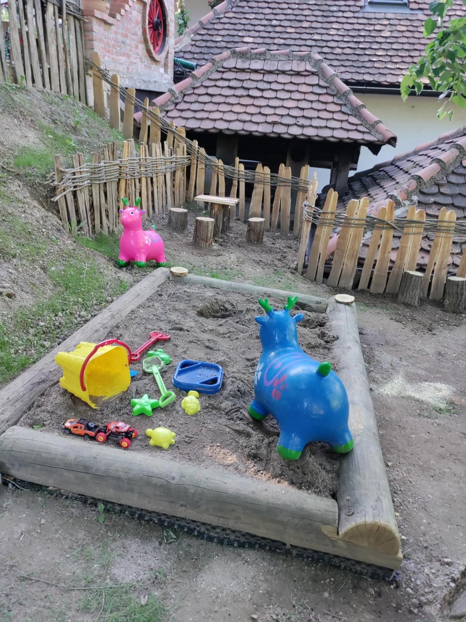 Konak Lecic Trsic Dış mekan fotoğraf
